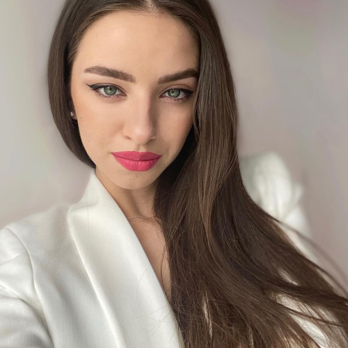 Альбина Устиновa