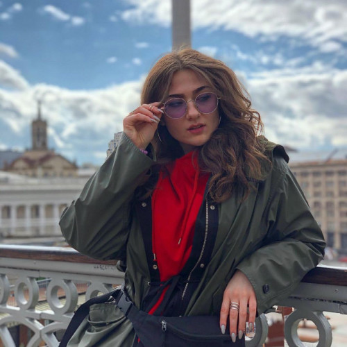 Ника Исаковa