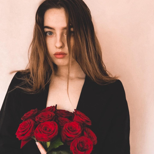 Майя Лукинa