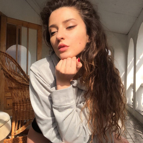 Нелли Селезнёвa