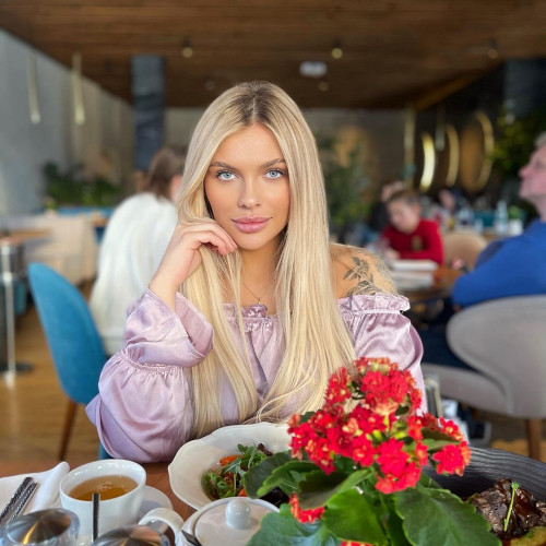 Полина Поповa