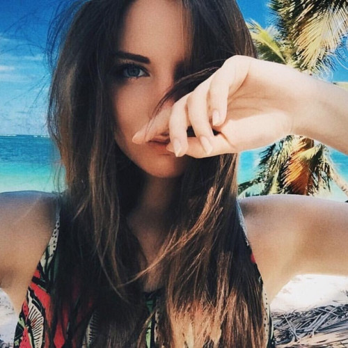 Искра Пахомовa