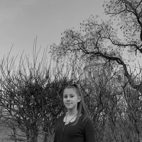 Людмила Беляковa