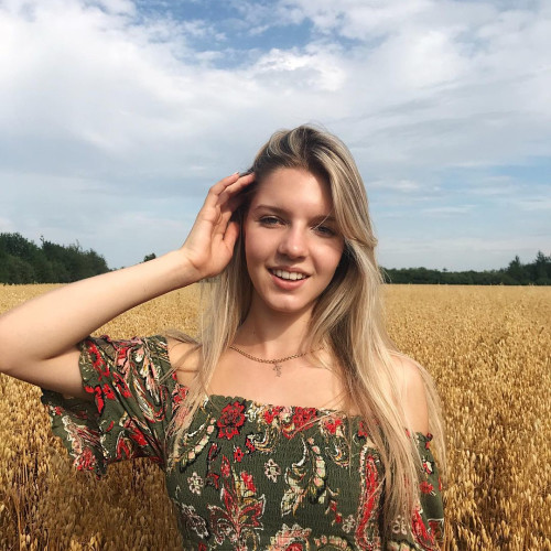 Анастасия Комиссаровa