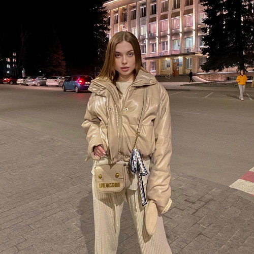 Лариса Хохловa