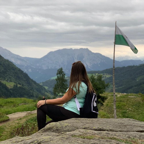 Люся Комаровa