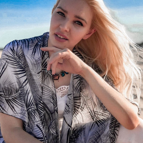 Доминика Сухановa