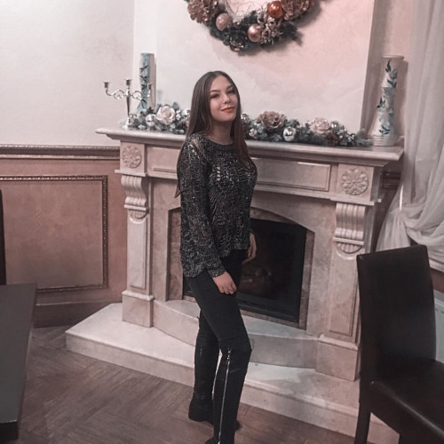 Дина Никоновa