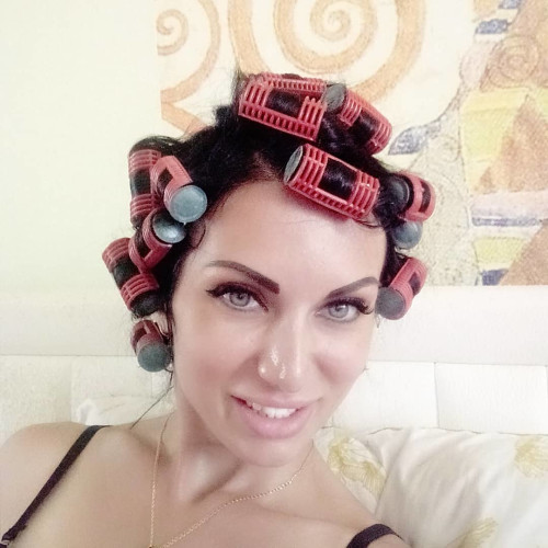 Нелли Шестаковa