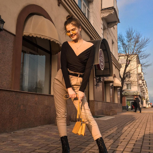 Яна Суворовa