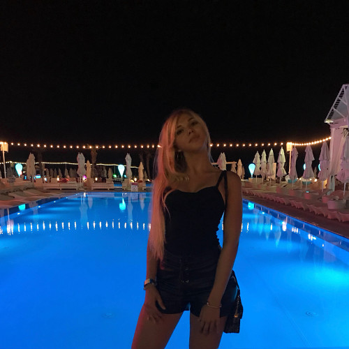 Полина Жуковa