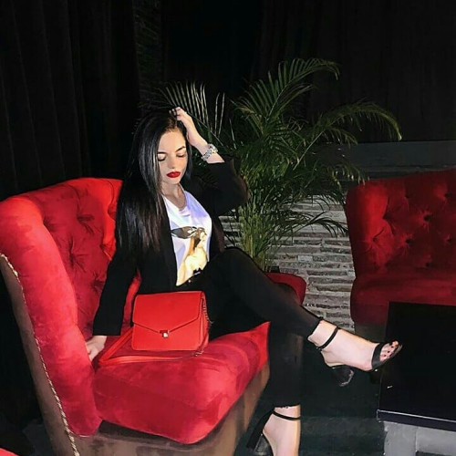 Виктория Логиновa