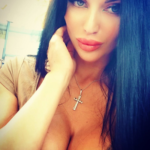 Диана Устиновa