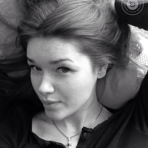 Ника Лапинa