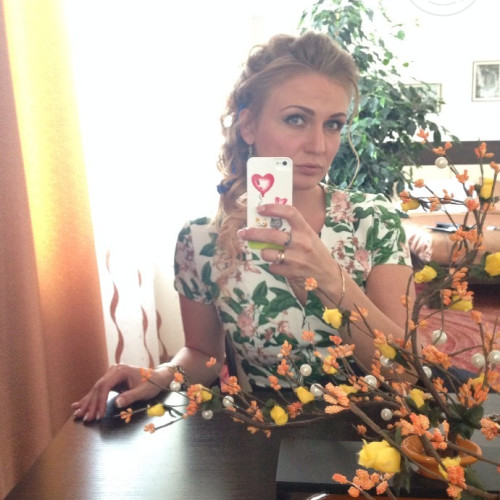 Нонна Костинa