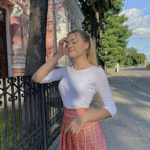 Поліна Мельниченко