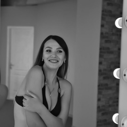 Анна Мухинa