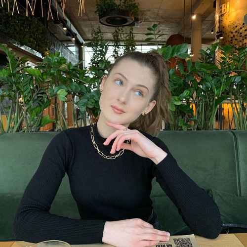 Полина Давыдовa