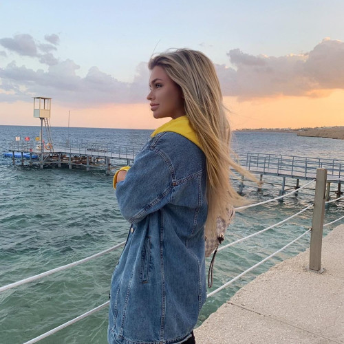 Ева Пахомовa