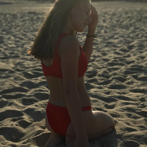 Алиса Устиновa