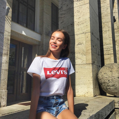 Изольда Лапинa