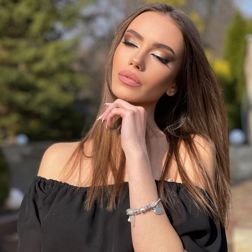 Диана Исаковa