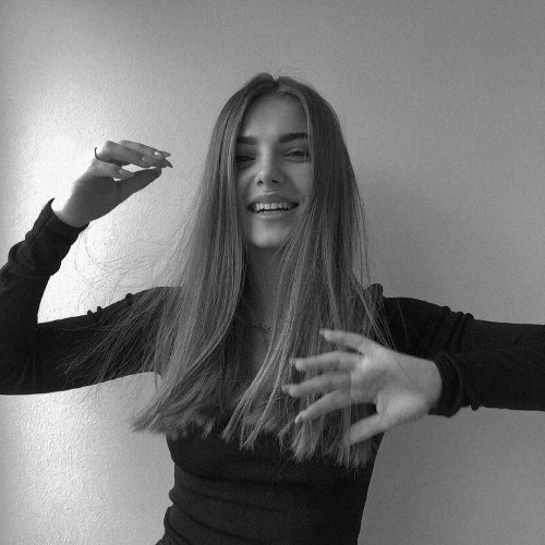 Елена Ларионовa