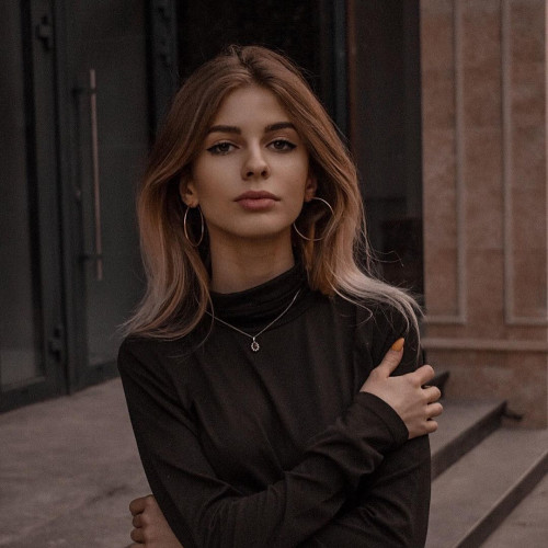 Елена Селезнёвa