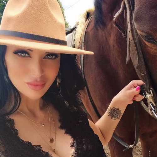 Яна Поляковa