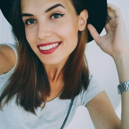 Ника Колесниковa