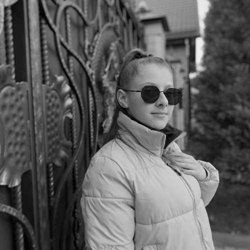 Дина Максимовa