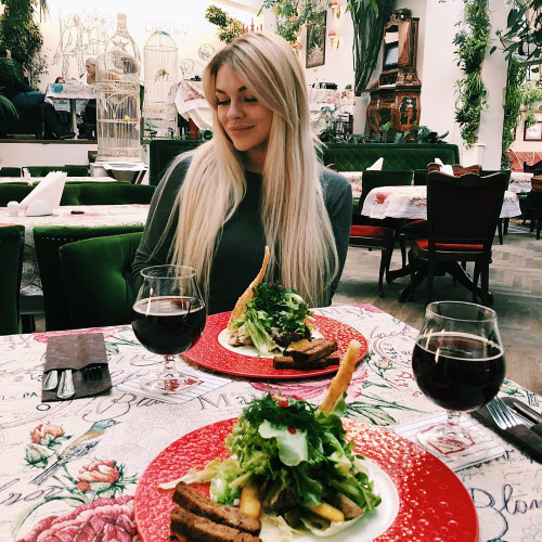 Ксения Шаровa