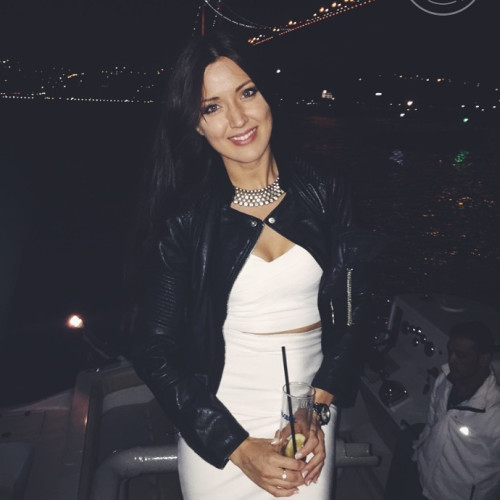 Доминика Носовa