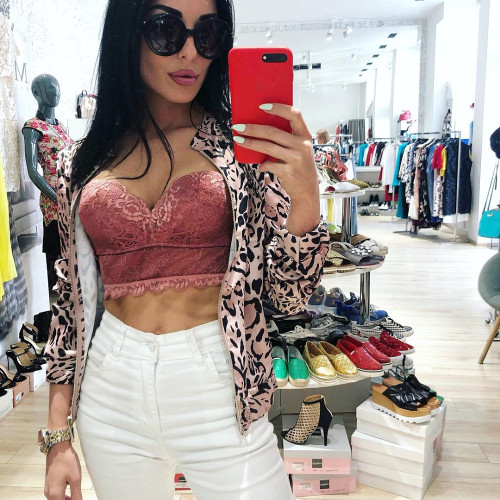 Ника Комаровa