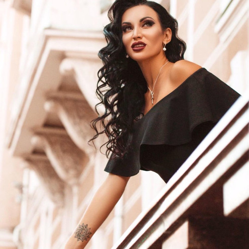 Эльвира Комаровa