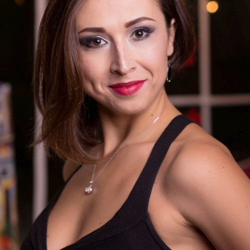 Оксана Устиновa