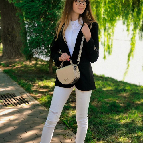 Олександра Мельниченко