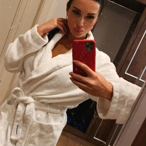 Люся Исаковa