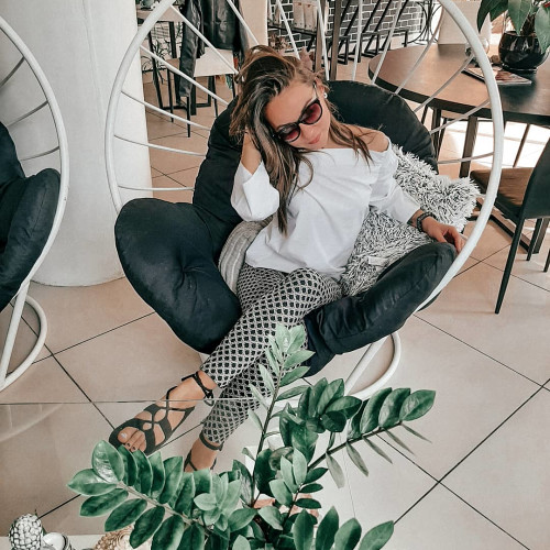 Доминика Мироновa