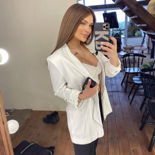 Ника Лапинa