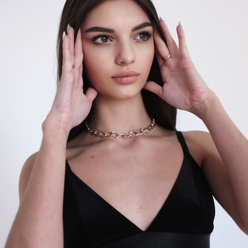 Марта Устиновa