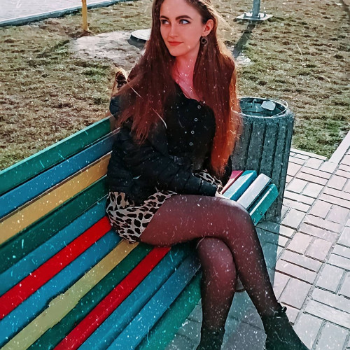 Доминика Устиновa