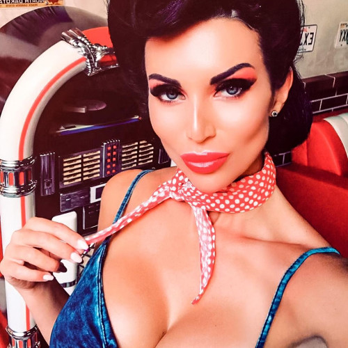 Изабелла Костинa