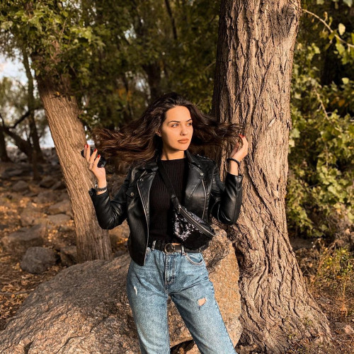 Доминика Силинa