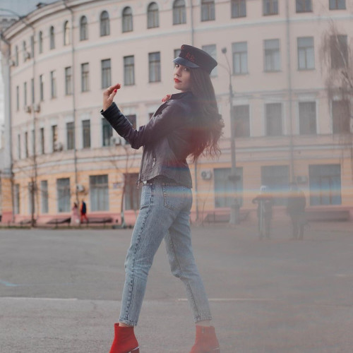 София Сухановa