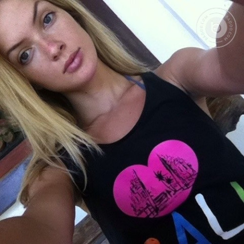 Ника Ларионовa