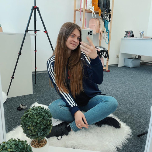 Ника Волковa