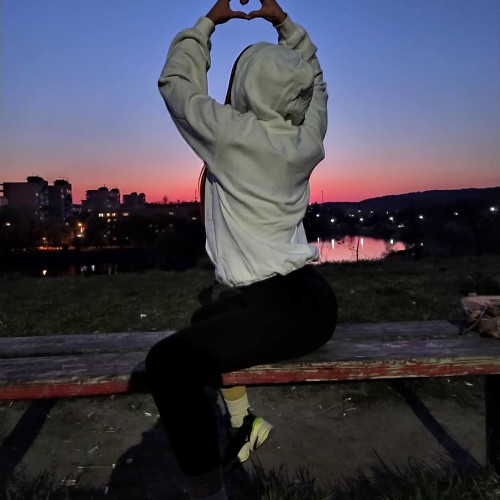 Нелли Комаровa