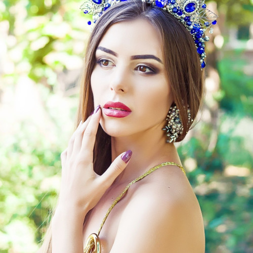 Ева Колесниковa