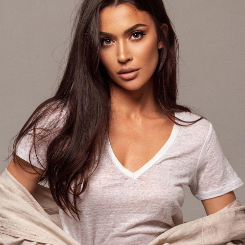 Доминика Комиссаровa